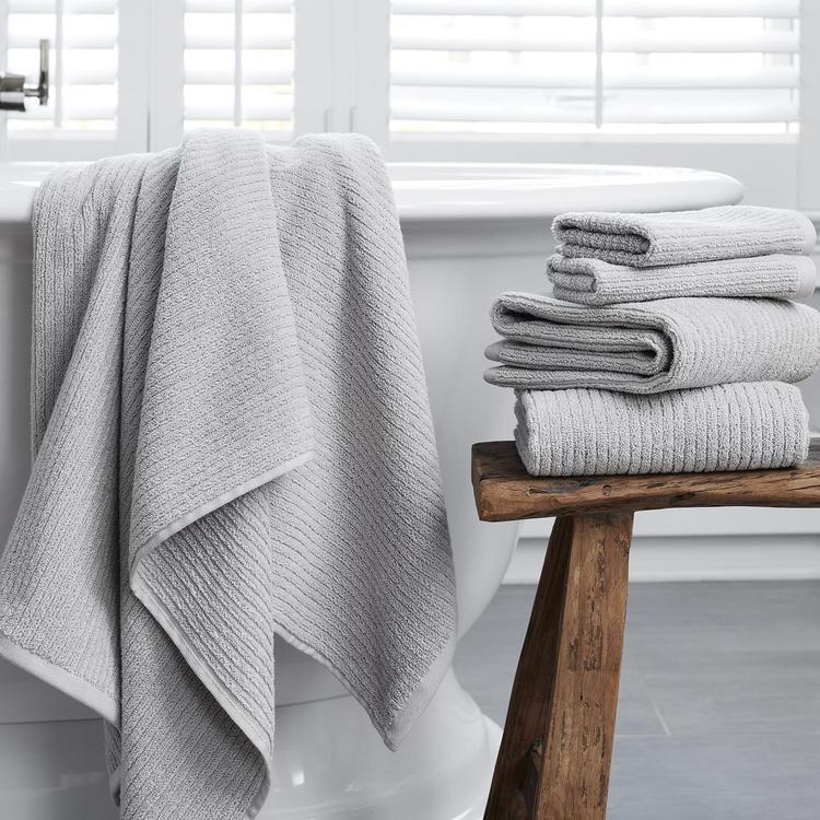 Clean Spaces Nurture Sustainable Antimicrobial 6-Piece Towel Set - White