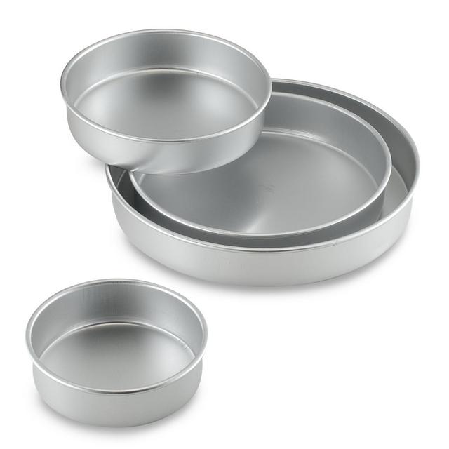 Wilton® 4-Piece Round Cake Pan Set