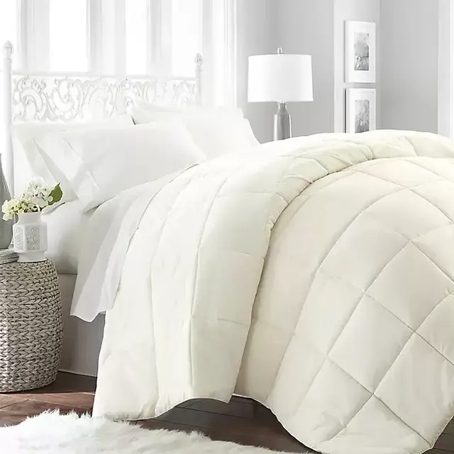 BED BATH AND BEYOND KING SIZE COLOR IVORY Home Collection All Seasons Down Alternative Queen Comforter in Ivory