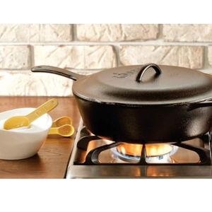 Lodge 5 Quart Pre-Seasoned Cast Iron Deep Skillet with Lid - Signature Teardrop Handle & Assist Handle - Use in the Oven, on the Stove or Grill, or Over a Campfire - Use to Sear, Sauté, Bake, Broil, Braise, Fry, or Grill - Black