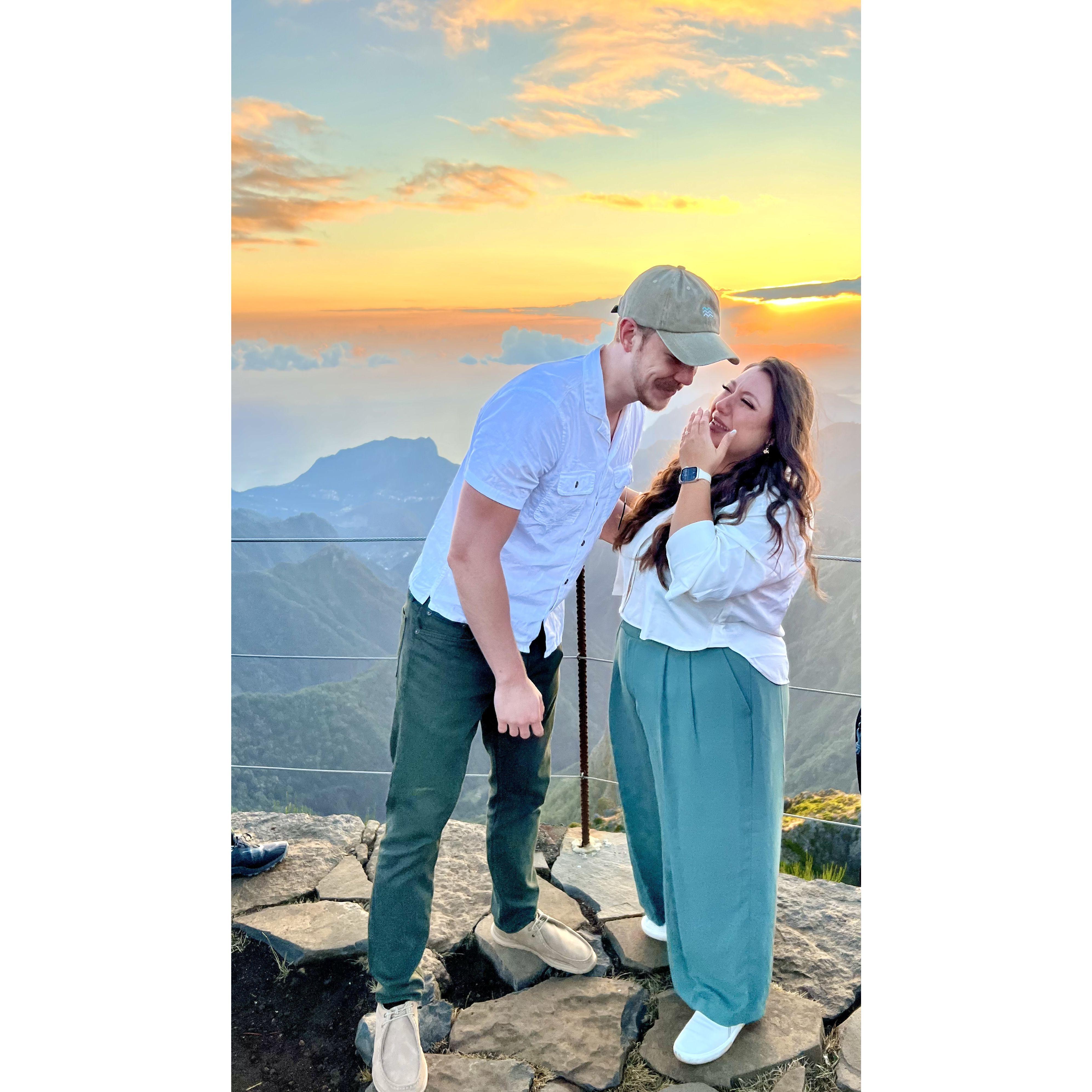 Surprise sunrise engagement on the highest peak of Madeira 09/10/23