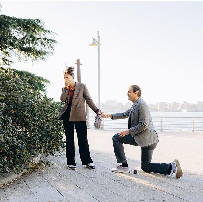 Michael proposing to Kelly <3