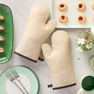 Spade Flower Oven Mitt, Set of 2