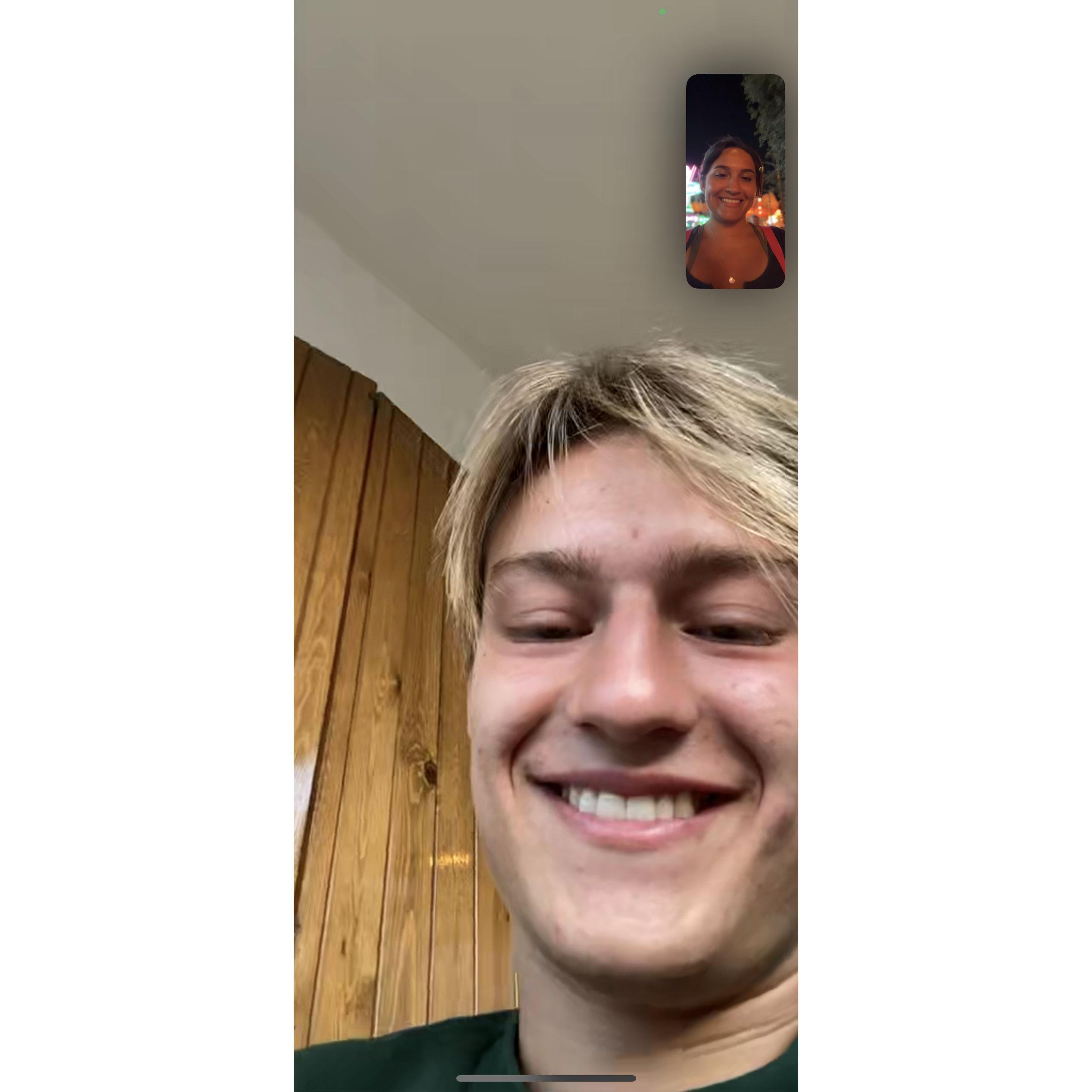 After our school in Amsterdam we said goodbye for four weeks. This is one of our many FaceTime calls when we did long distance in the summer with a 9 hour time difference.
Na YWAM weer lange afstand gedaan voor been maand.