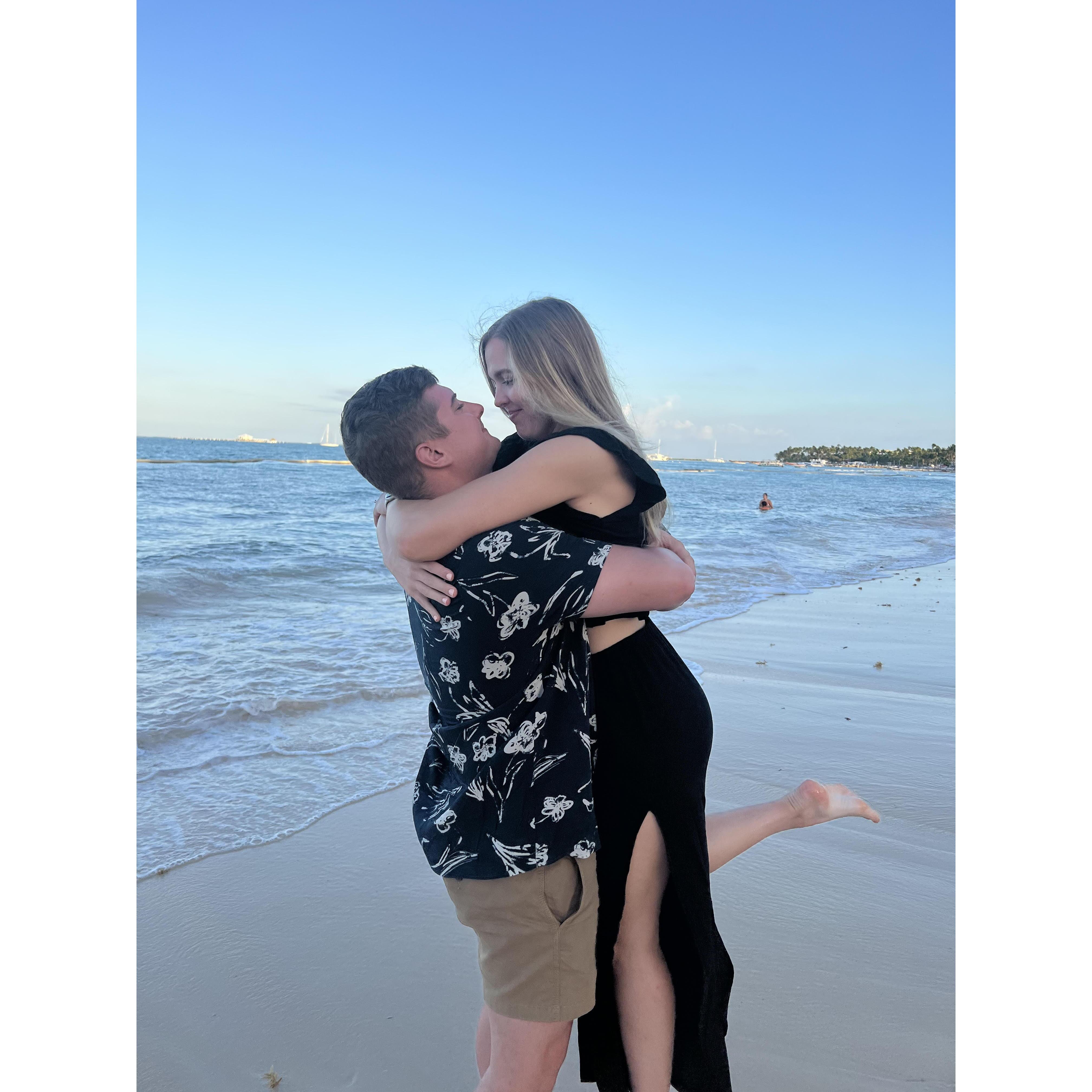 Gabe proposing to Hanna in Punta Cana on an Ertmer family vacation