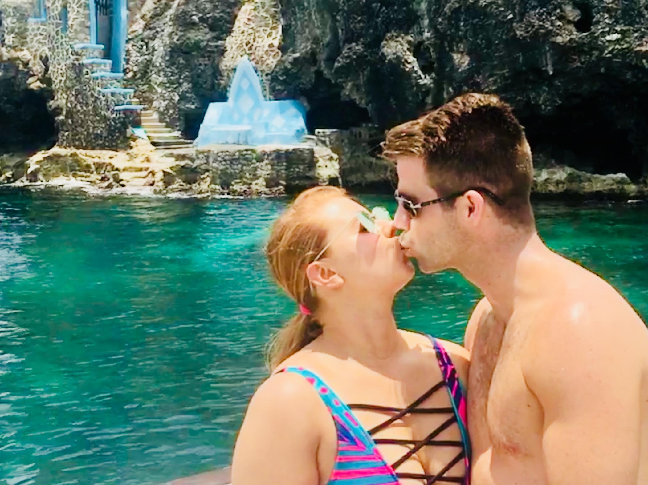 The Wedding Website of Kirstin Hermansen and Troy Weintraub