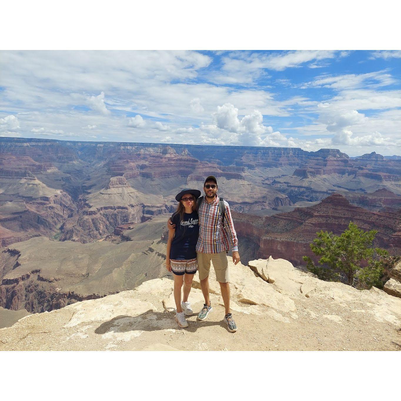 Il viaggio è proseguito in Arizona, in cui abbiamo scalato il Grand Canyon... oltre alla bellezza del panorama, siamo rimasti colpiti dal numero degli animali selvatici che siamo riusciti a vedere verso sera, mentre risalivamo la vetta e ci preoccupavamo del temporale incombente e del leone di montagna (che era uno dei pochi animali che non avevamo ancora visto) - The journey continued in Arizona, where we climbed the Grand Canyon... besides the beauty of the scenery, we were struck by the number of wild animals that we managed to see towards the evening, as we climbed up the peak and worried about the looming storm and the mountain lion (which was one of the few animals we hadn't seen yet) - 2022