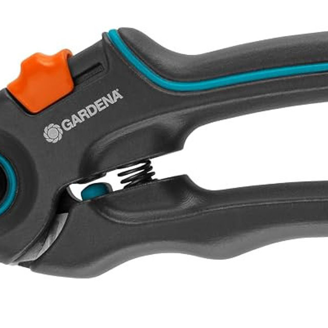 GARDENA (12203) ExpertCut pruning shears: Ideal for cutting fruit trees, 7/8" Cutting diameter, 2-stage variable handle opening, stainless steel blades, bypass cutting principle. Made in Germany