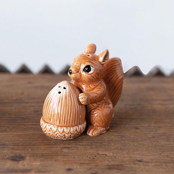 Salt and pepper shaker