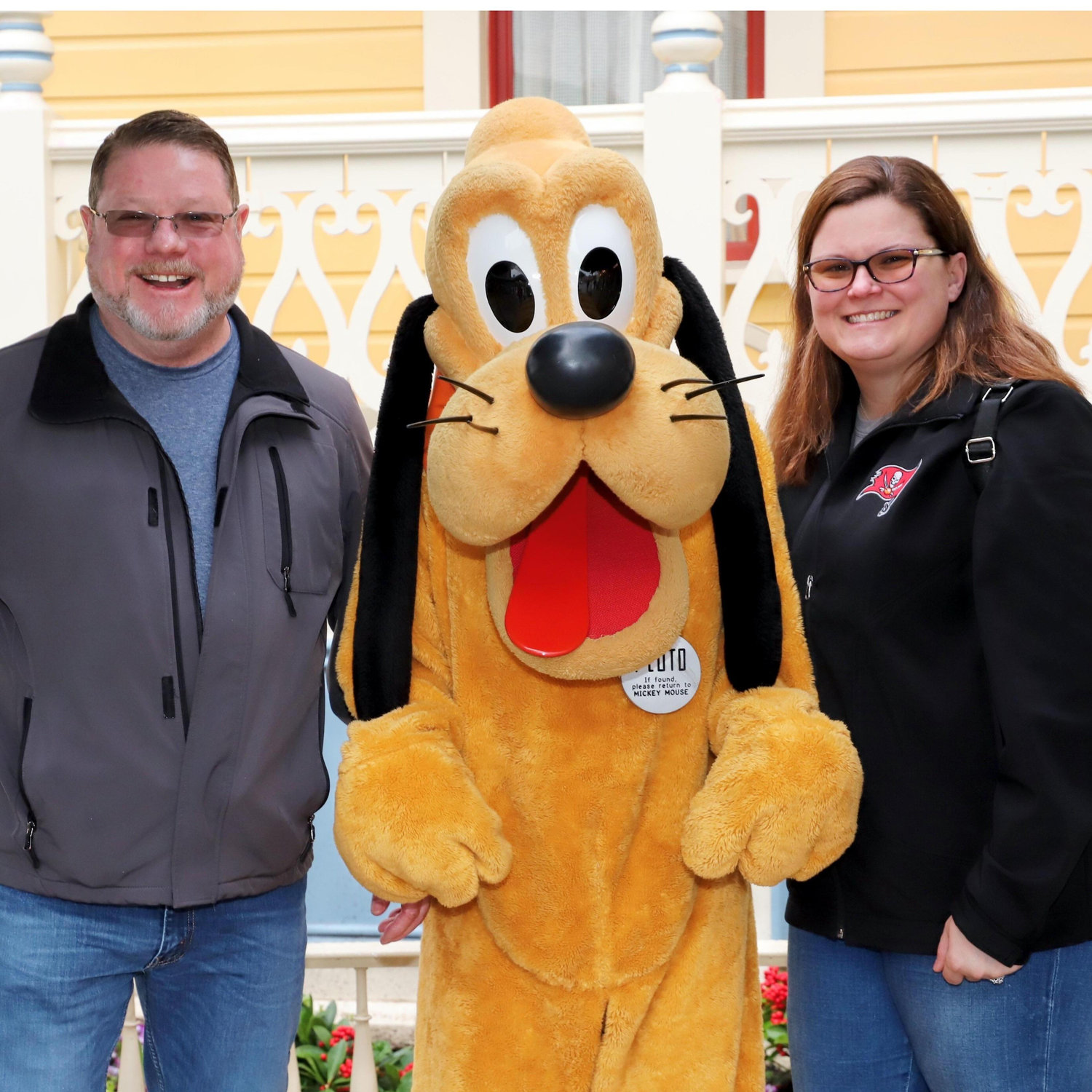 Tom meeting his former life, as he used to be Pluto as a character at Disney Wold, so we’re all smiles for Pluto at Disneyland Paris!