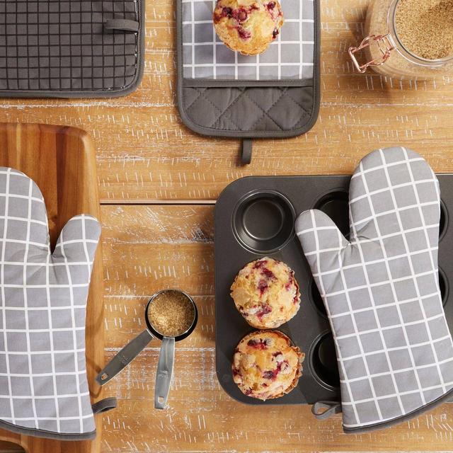 4pc Cotton Bistro Grid Oven Mitt and Pot Holder Gray - Town & Country Living