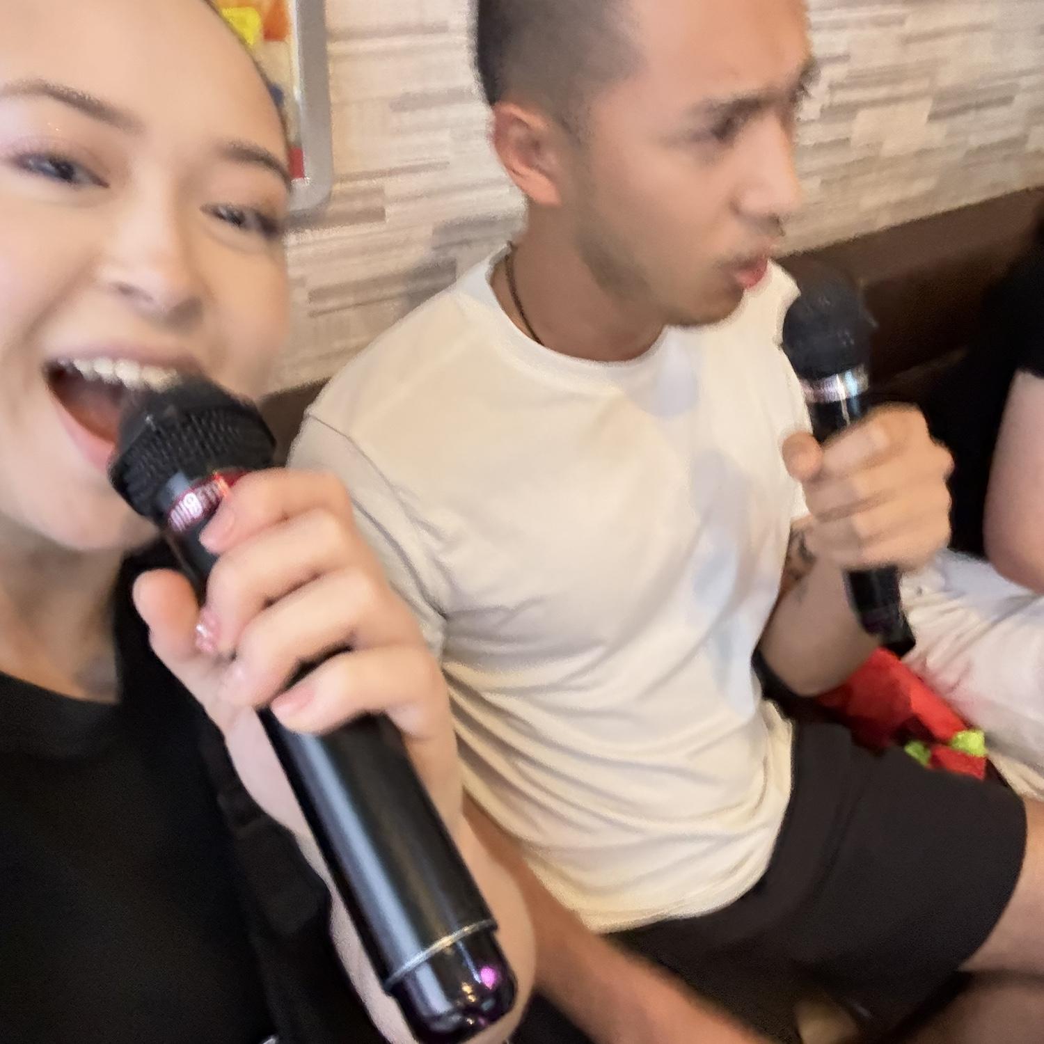Singing karaoke in Tokyo! Kyle dedicated the song “More than a Woman” by Bee Gees to Sophia😆