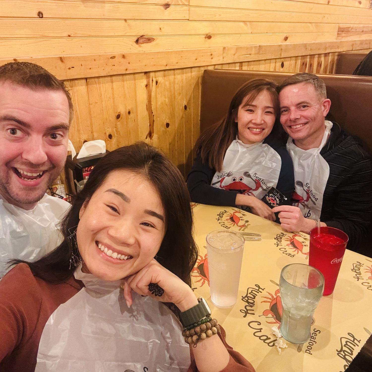 🦀 Double date at Hungry Crabs with Sunny & Aaron (June’s sister and her boyfriend)
