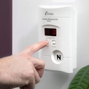 Carbon Monoxide Detector, Plug-In with 9V Battery Backup