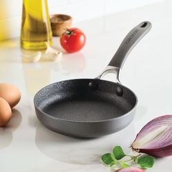 みぃ★ CIRCULON EGG PAN ステンレス製の蓋付き Circulon, A1 Series Nonstick Induction Mini Frying Pan | Zola