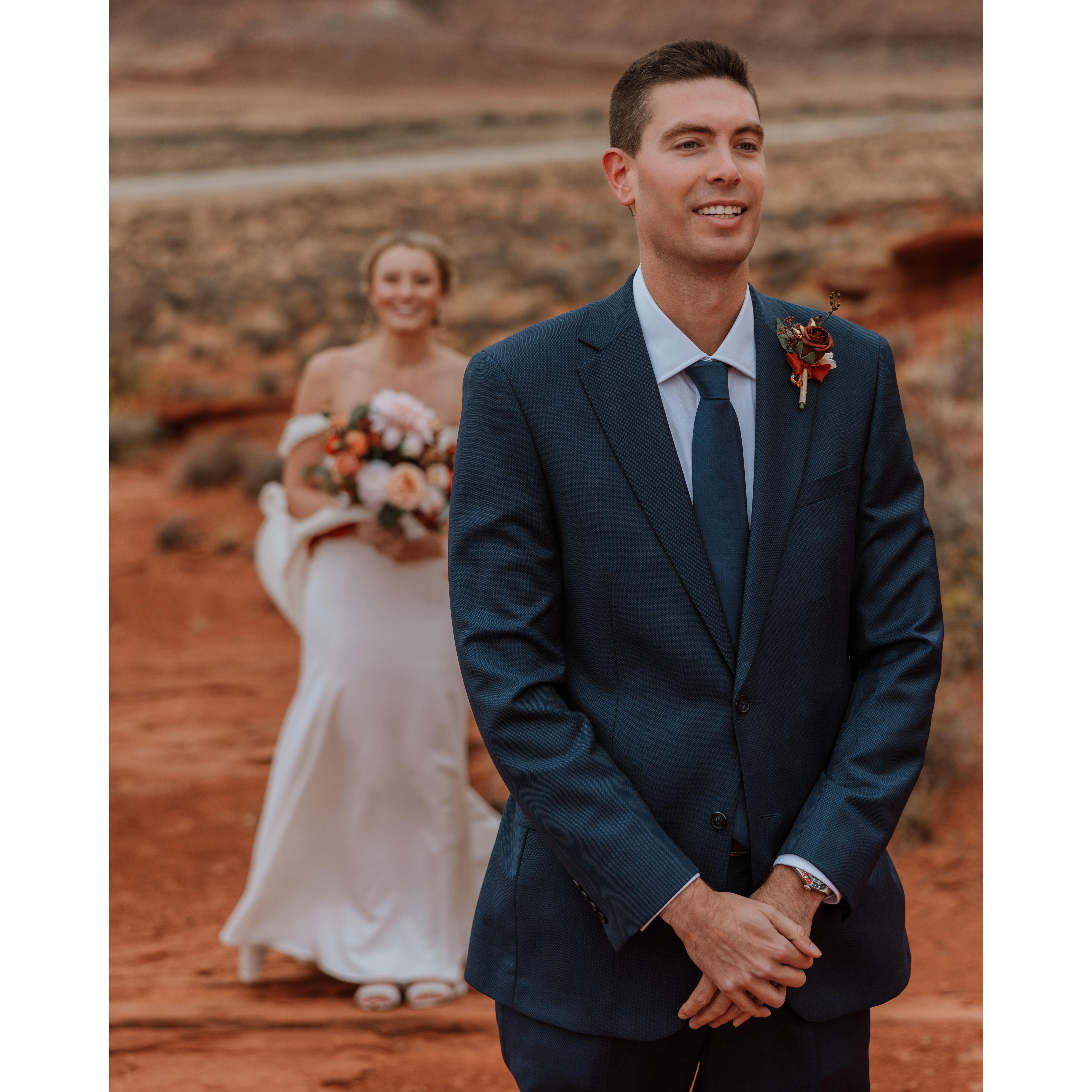 We started off the day with a first look on the way to our ceremony location (Dead Horse Point State Park)!