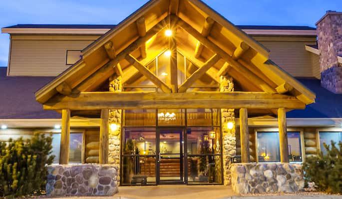 The Wedding Website of Emily Kenobbie and Braxton Harmon