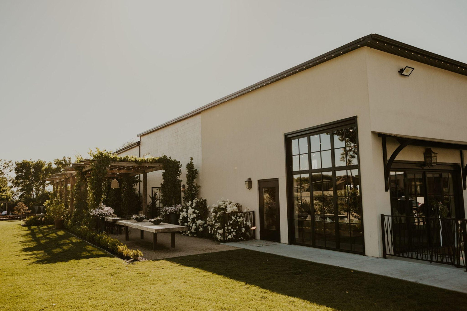 The Wedding Website of Livi Arona and Julien Lopez