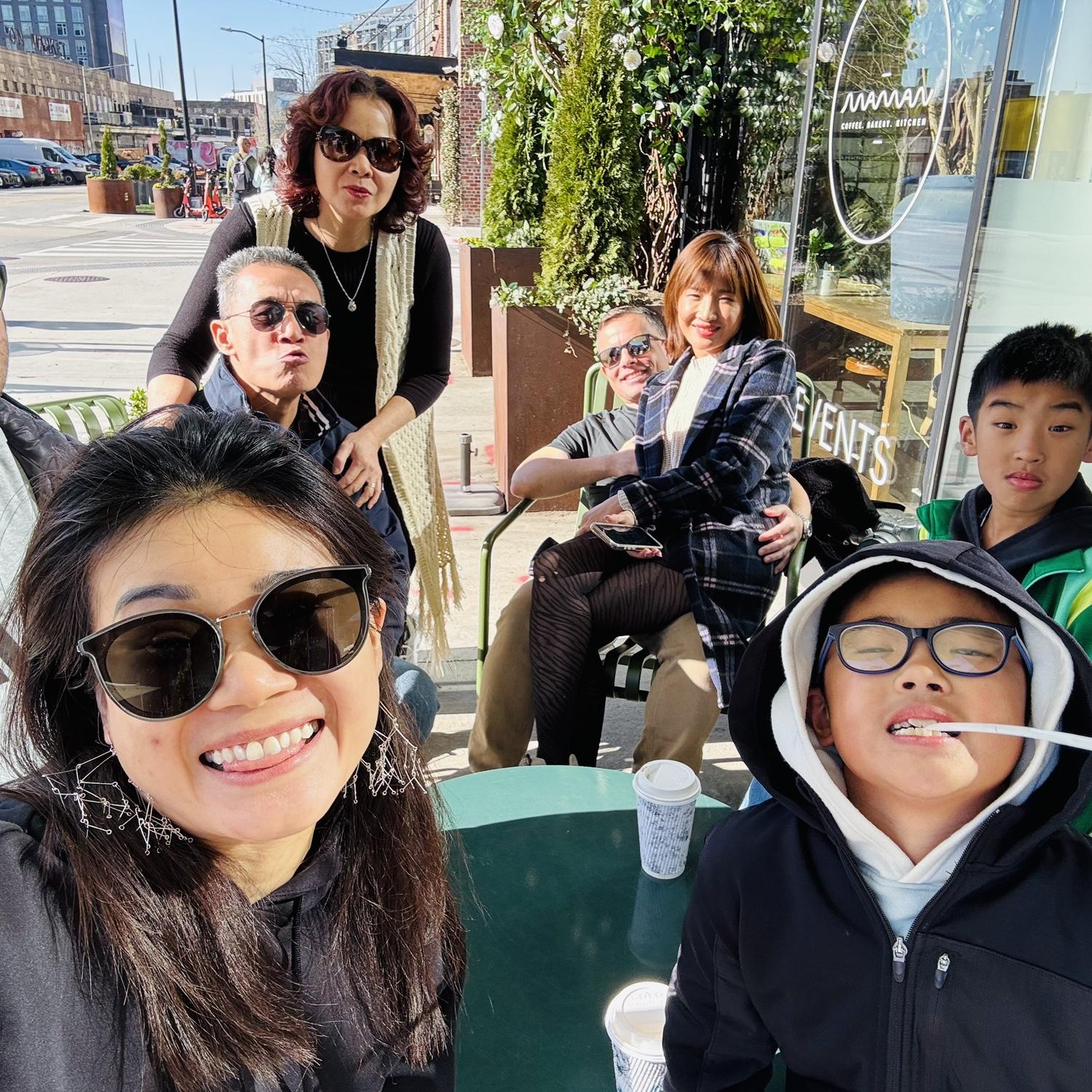 😊 Family’s happy faces after a delicious breakfast & brunch