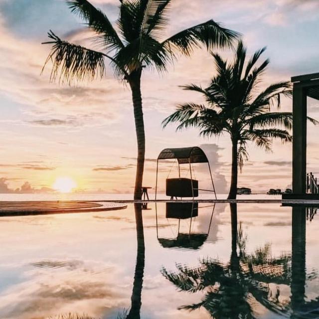 Sunset Dinner for Two on Honeymoon