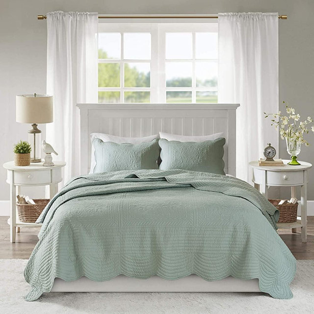 Madison Park Tuscany Quilt Set - Casual Damask Medallion Stitching Design, Lightweight Coverlet Bedspread Bedding, Shams, Scallop Edges Seafoam King/Cal King(108"x96") 3 Piece