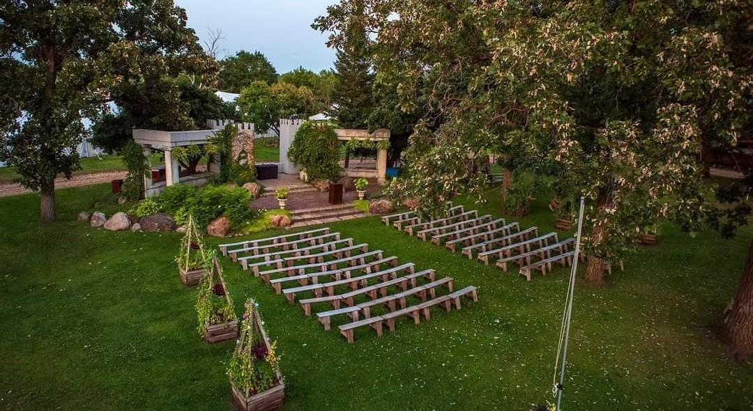 The Wedding Website of Sara Ulmer and Dominic Peterson
