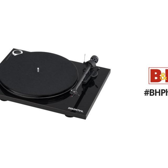 Pro-Ject Audio Systems Essential III Digital Turntable (High-Gloss Black)