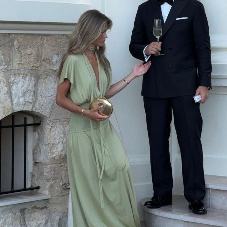 BLACK TIE