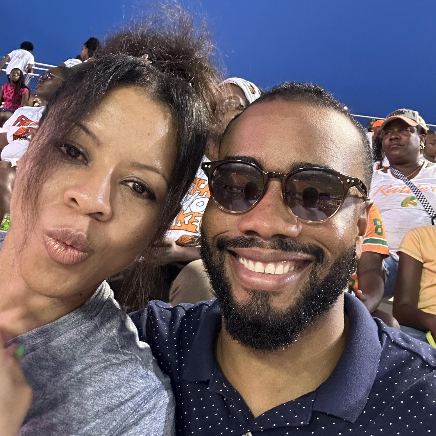 Gooo RATTLERS!! That's my cheerleader!  📣 🥳🥳