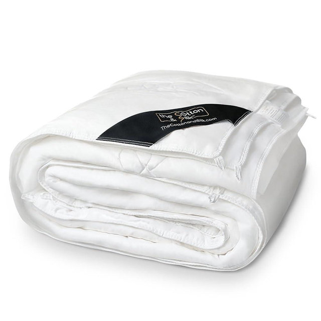 THE COTTON & SILK®️ 100% Mulberry Silk Filled Comforter for All Seasons - Luxury, Ultra Soft, Breathable, Naturally Body-Hugging Silk Duvet Insert/Bedding Blanket - King Size
