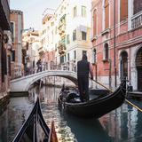 Classic Gondola Ride in Venice for 2