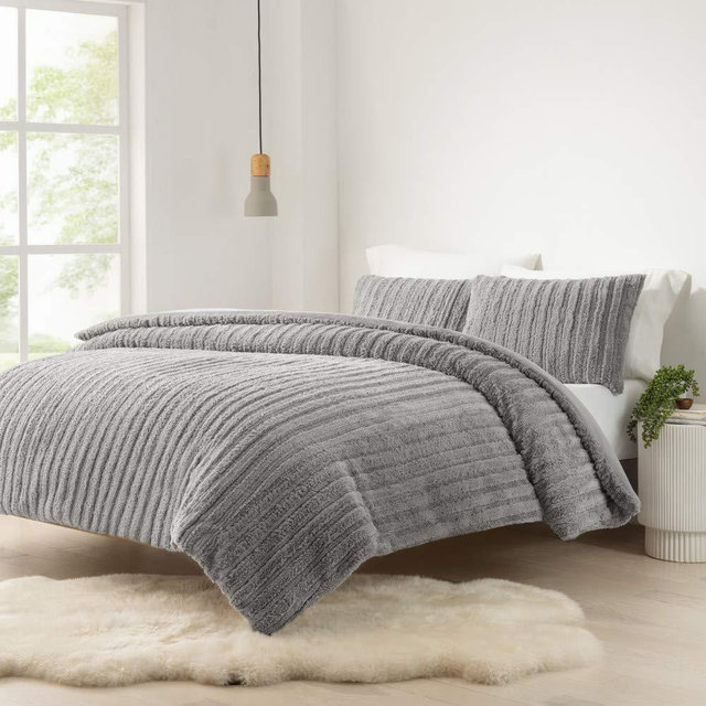 UGG Kenzie Comforter Set - Soft and Comfortable Bedroom Blanket Set - Seal - Queen