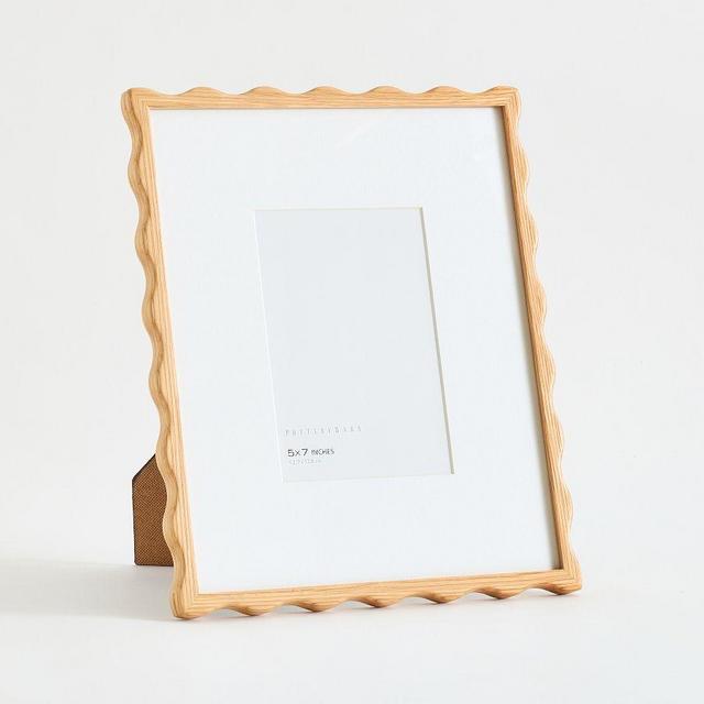 Scalloped Wood Frame, 5x7 - Natural