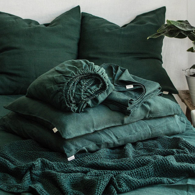 LINEN SHEET SET in Jungle Green. Fitted Sheet, Flat Sheet, 2 Pillowcases in King, Queen, Twin, Full, Double size. Dark Green Linen Sheets