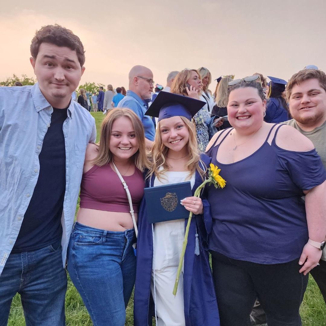 Mallorie graduated 😘