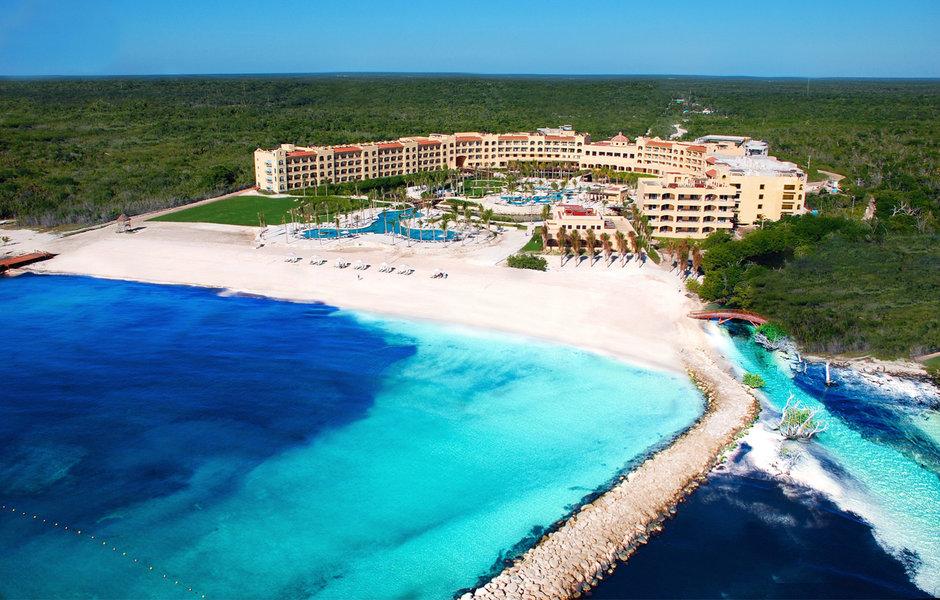 The Wedding Website of Lucia Elizondo and Alejandro Osores