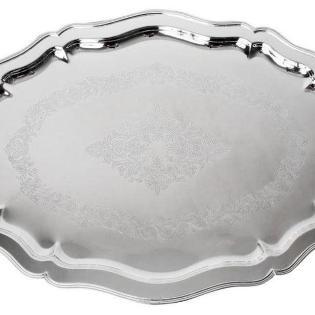 Large Scaled Scalloped Gallery Tray