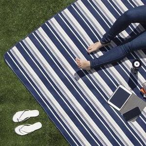 Oniva Water-Resistant Outdoor XL Blanket Tote