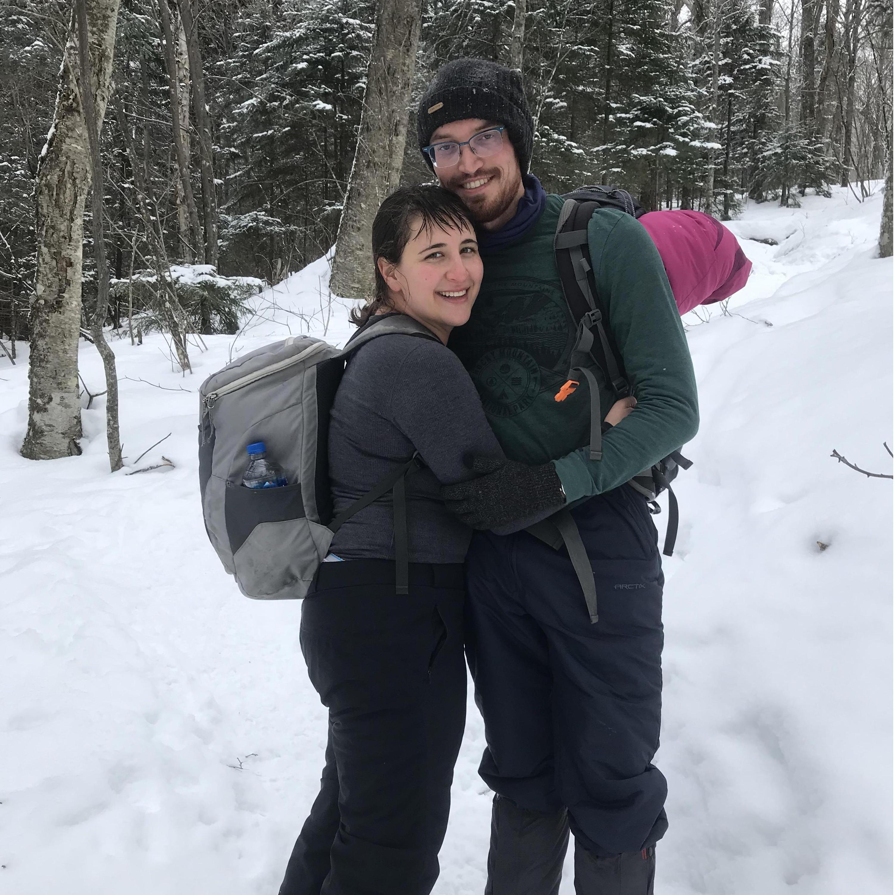 This day of hiking was going great... until Eva broke her ankle sledding down the mountain.
***
Deze bergwandeling was geweldig... totdat Eva haar enkel brak toen we met een slee de berg af gleden.