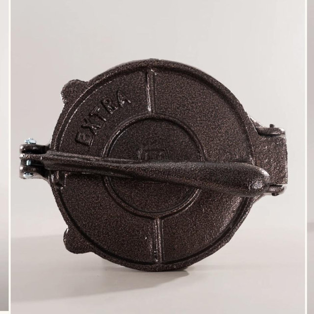 TORTILLA PRESS – Authentic Mexican Cast Iron Tortilla Press