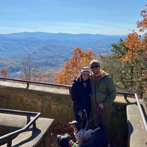 Sean and Justine travel to TN to spend time with Sean and his family during Thanksgiving.