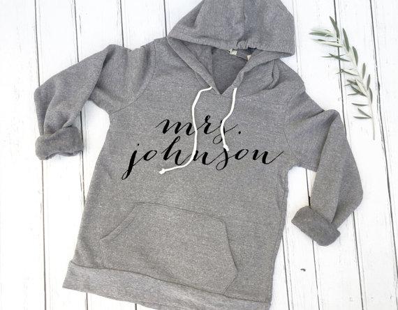 Mrs Sweatshirt, Bride Sweatshirt, Engagement Gift, Bride Hoodie, Bridal Shower Gift, Bride, Bride Shirt, Mrs. Hoodie, Mrs. Shirt, Engaged