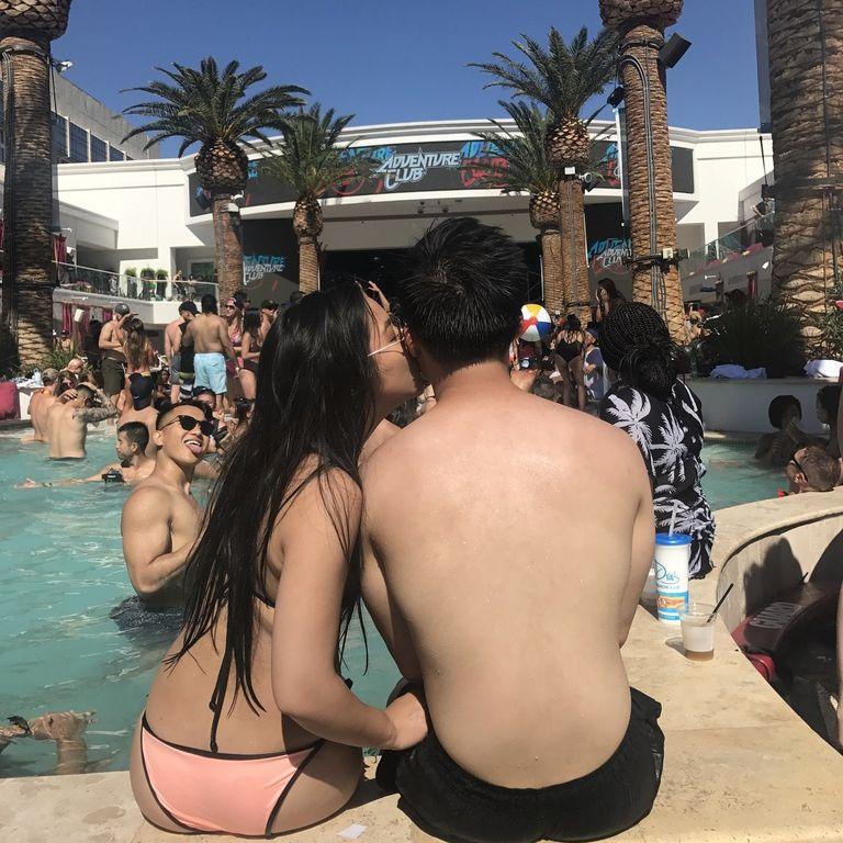 The one with the first vegas pool party