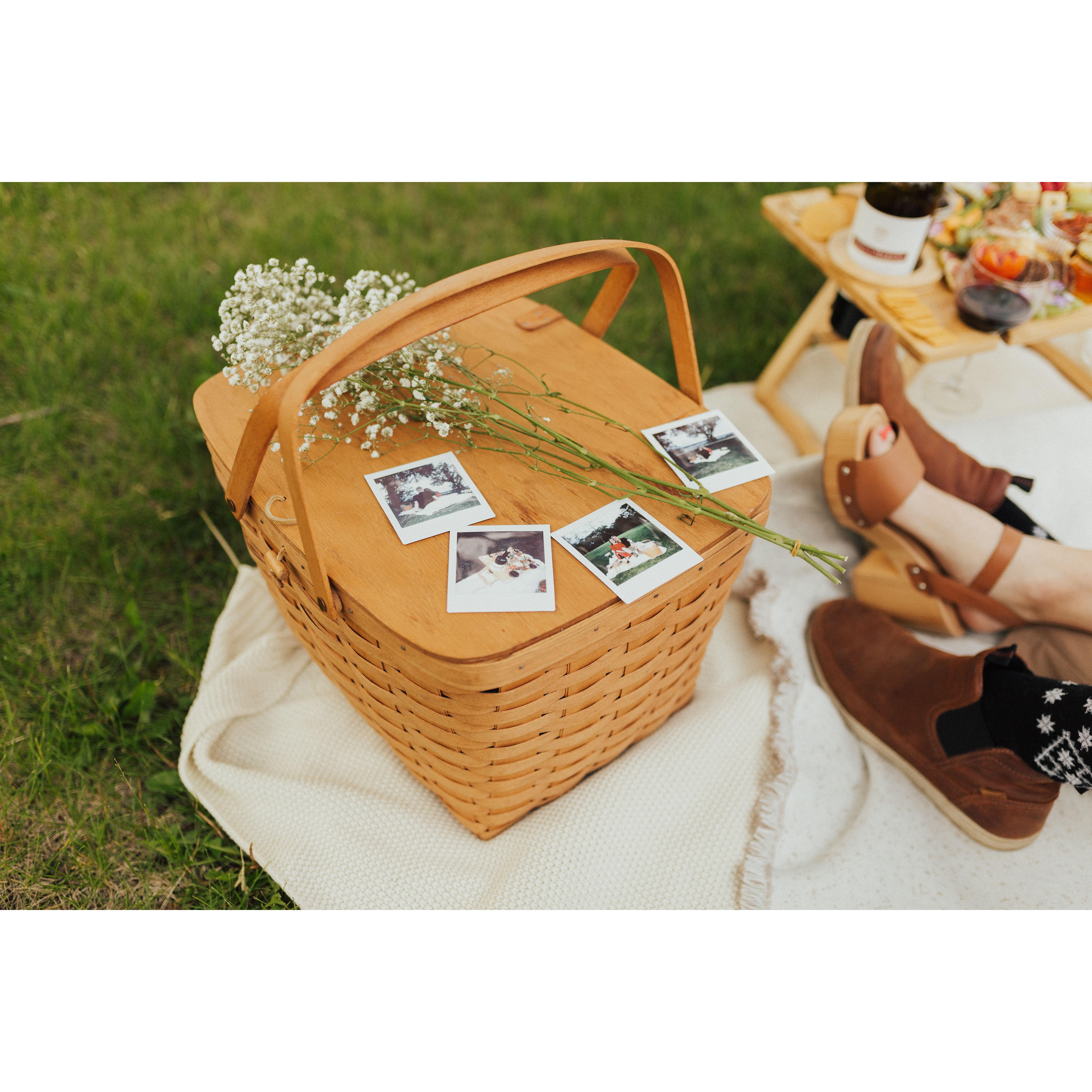 Fun Polaroids to keep as memories from this special day!
