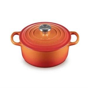 Signature Round Dutch Oven