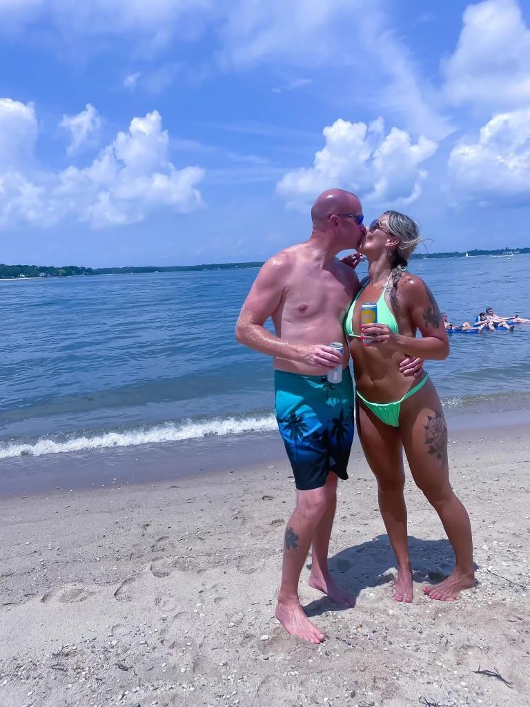 The Wedding Website of Rosa Manas and Jason Schmidt