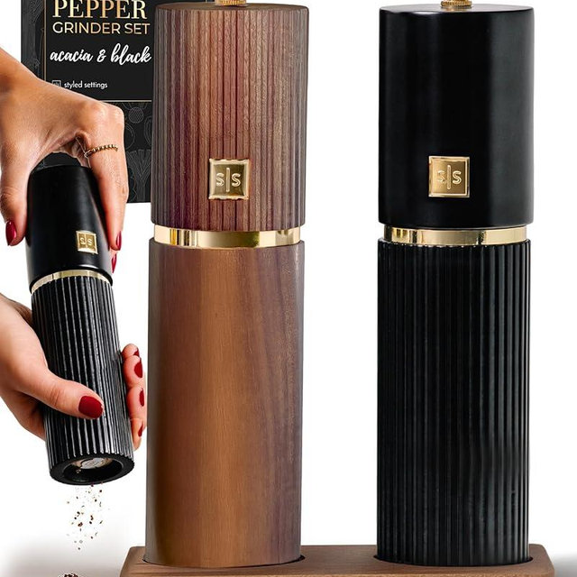 Wooden Salt and Pepper Grinder Set – Refillable Manual Salt and Pepper Mills with Adjustable Ceramic Burrs, Gold Detailing, and Acacia Wood Stand – Ideal Kitchen Gift