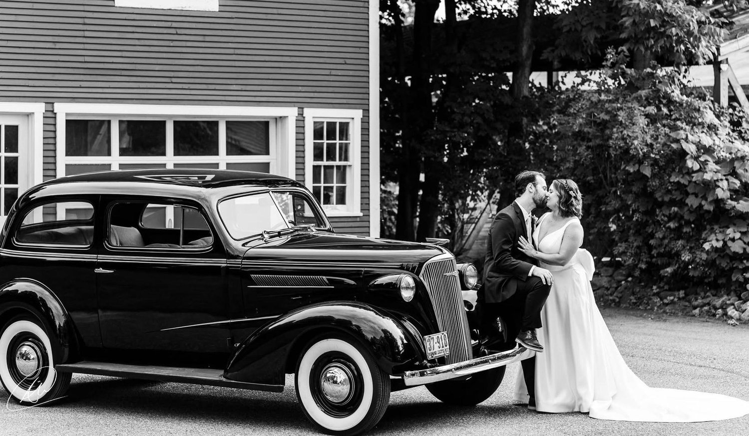 The Wedding Website of Leslie Perrin and Kyle Desabrais