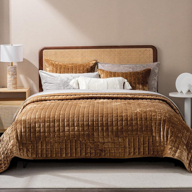 RECYCO Luxury Velvet Quilt King Size, Ultra Soft Velvet Bedding Sets, Lightweight Quilted Comforter Set, Channel Stitch Oversized Bedspread Coverlet with 2 Pillow Shams, Caramel Gold