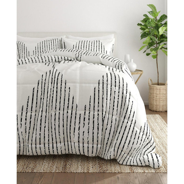 Home Collection 3 Piece Premium Ultra Soft Diamond Stripe Comforter Set, King